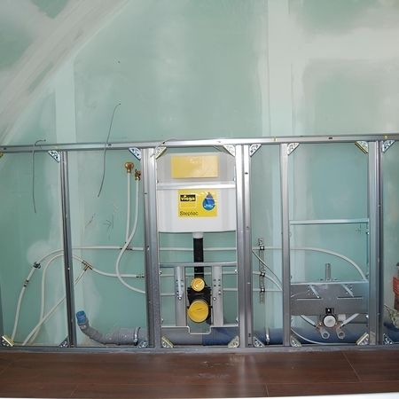 Sanierung eines Badezimmers mit Metallträgern